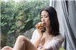 王爷当众吸丫鬟的奶