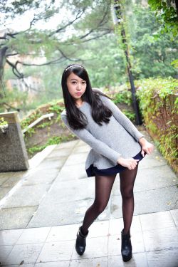 两个小婕子交换